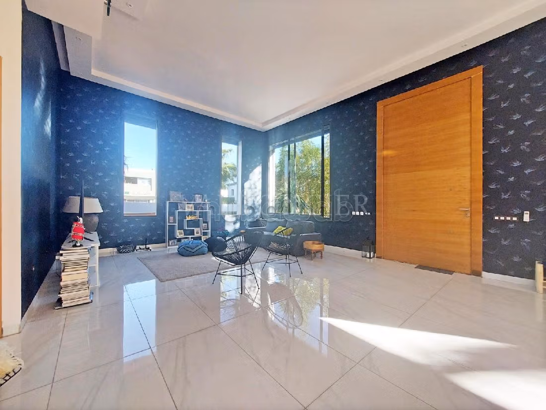 Beautiful villa for rent in Ain Diab. Total area 500 m². Green areas, No Lift