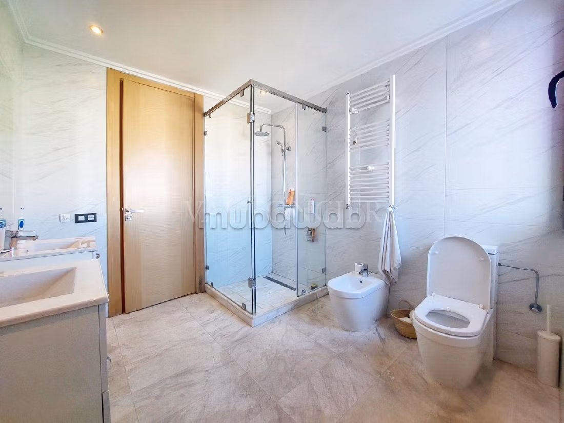 Beautiful villa for rent in Ain Diab. Total area 500 m². Green areas, No Lift