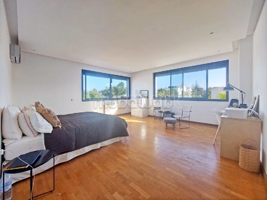 Beautiful villa for rent in Ain Diab. Total area 500 m². Green areas, No Lift