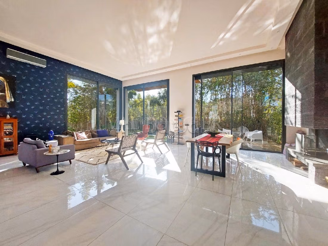 Beautiful villa for rent in Ain Diab. Total area 500 m². Green areas, No Lift