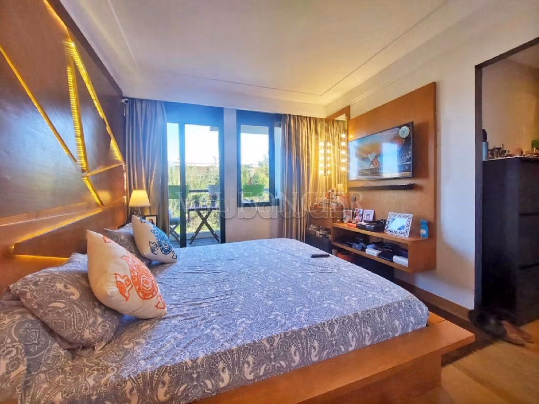 Vendita di uno splendido appartamento. 2 belle camere da letto. Terrazzo e garage. 