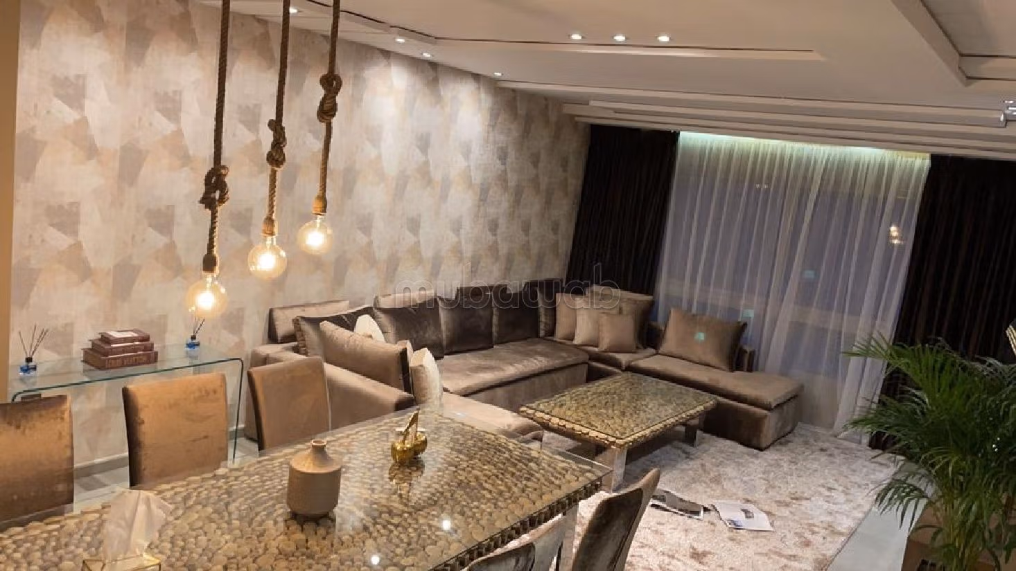 شقة للبيع بملابطا. 3 غرف رائعة. مكيف الهواء و مدفأة.