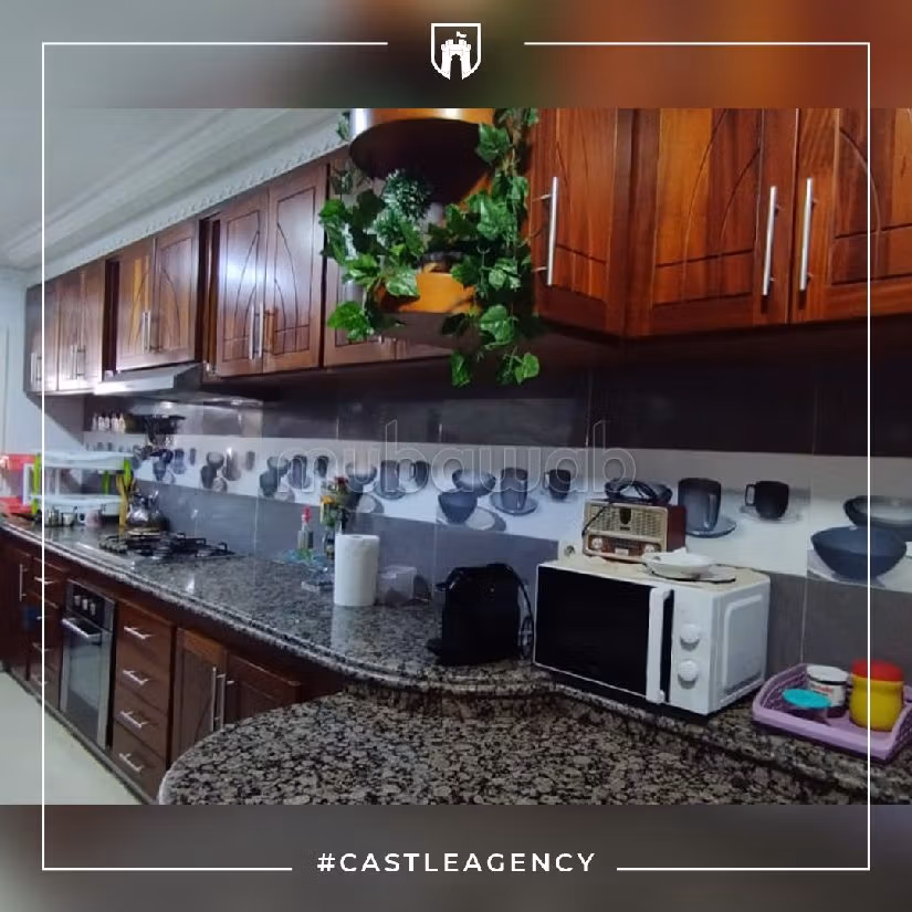 Vendita di un bell'appartamento a Centre. 3 locali spaziosi. Salone tradizionale marocchino e sistema di videosorveglianza. 