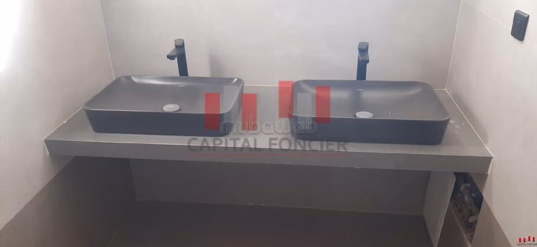 Immeuble a usage professionnel neuf de 3300 m de surface exploitable en plein route el jadida a la location