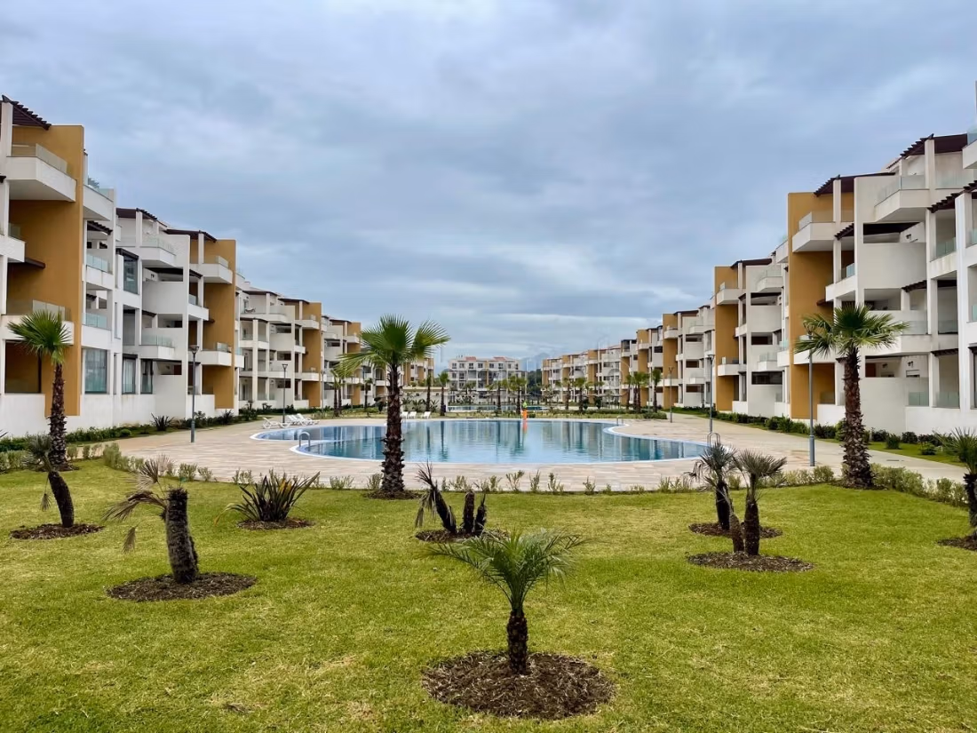 Sell apartment. Large area 58 m². General satellite dish system, On site security