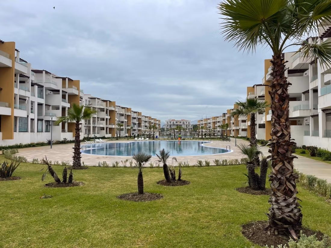 Sell apartment. Large area 58 m². General satellite dish system, On site security