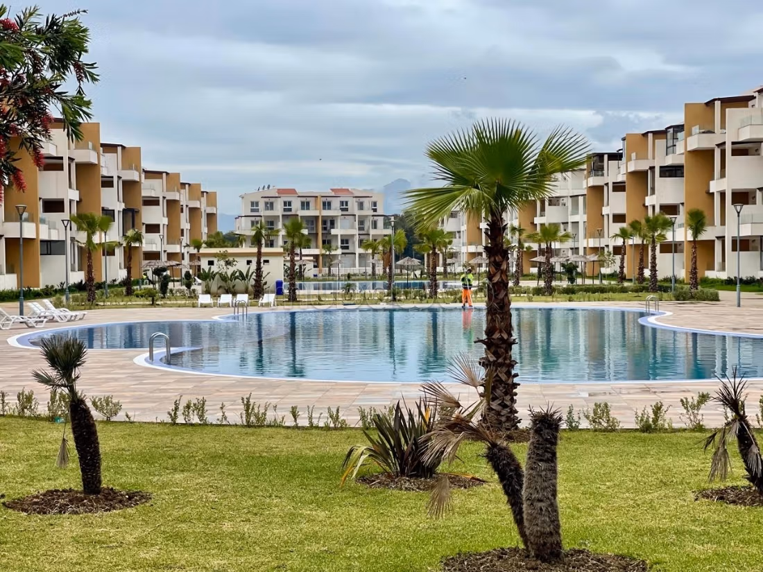 Sell apartment. Large area 58 m². General satellite dish system, On site security