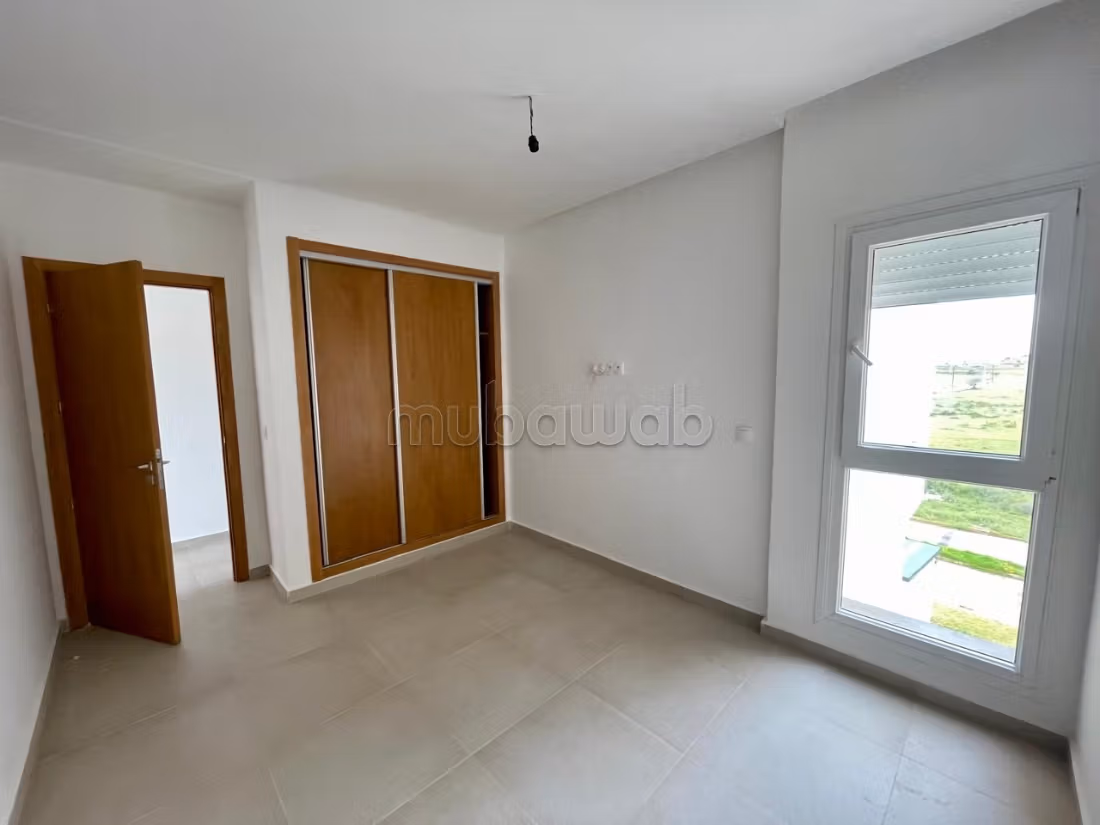 Sell apartment. Large area 58 m². General satellite dish system, On site security