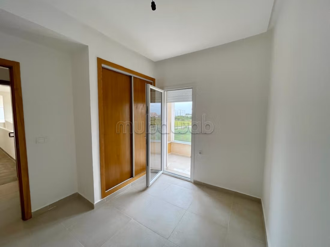 Sell apartment. Large area 58 m². General satellite dish system, On site security