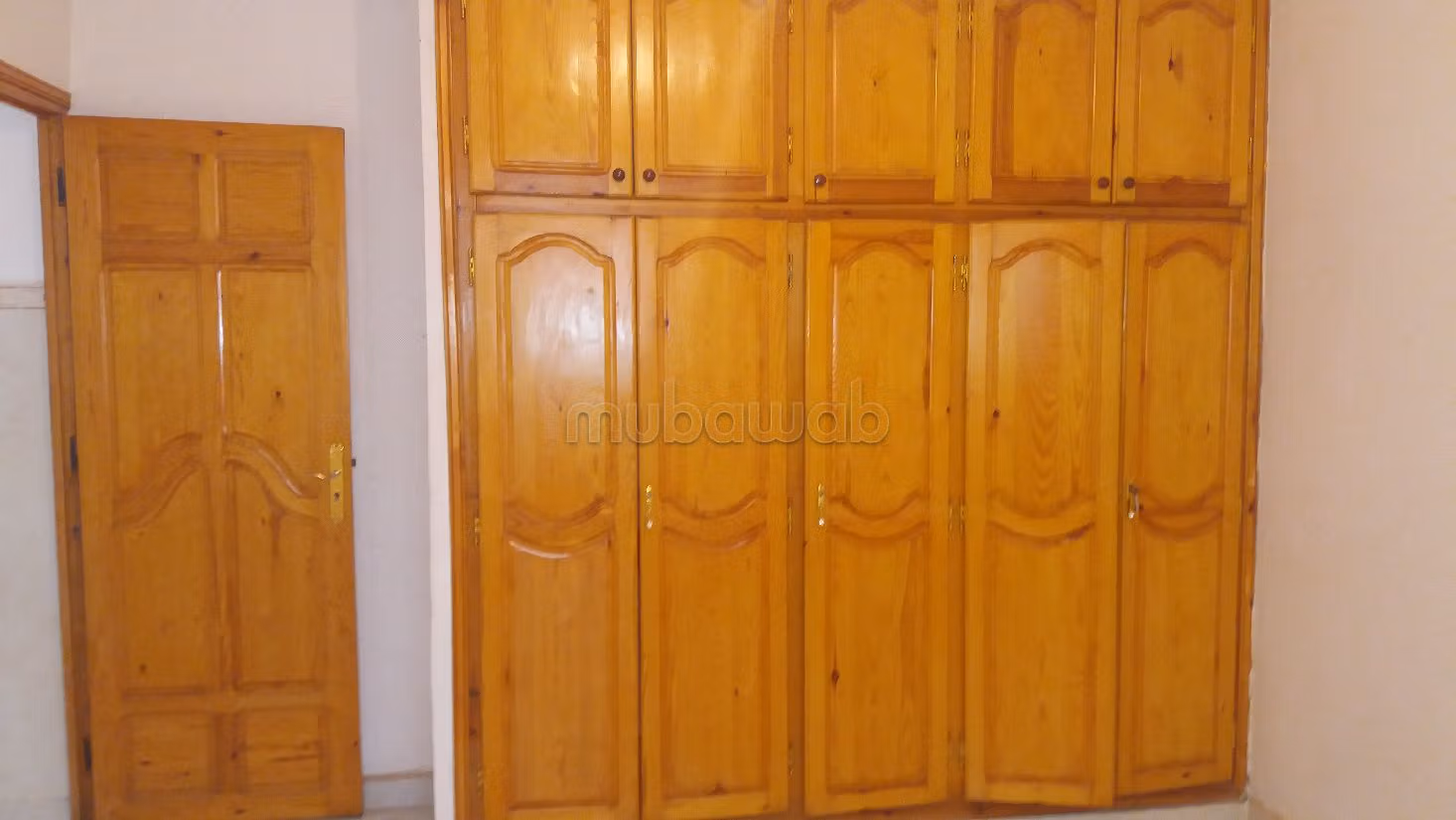 منزل رائع للبيع ب جوهرة. 12 قطع. موقف للسيارات وحديقة. 