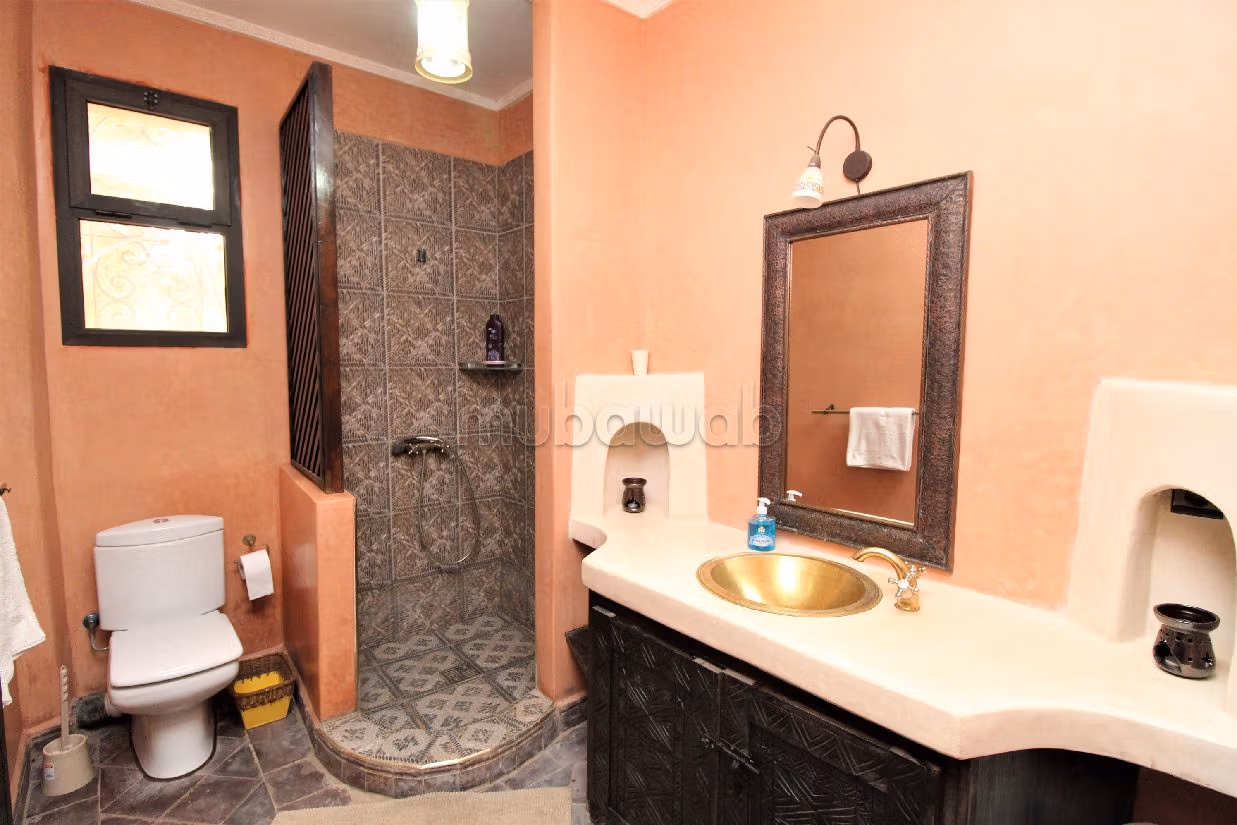 فيلا فخمة للبيع بسيدي موسى الحمري. 7 غرف جميلة. حمام سباحة و نظام تكييف للهواء. 