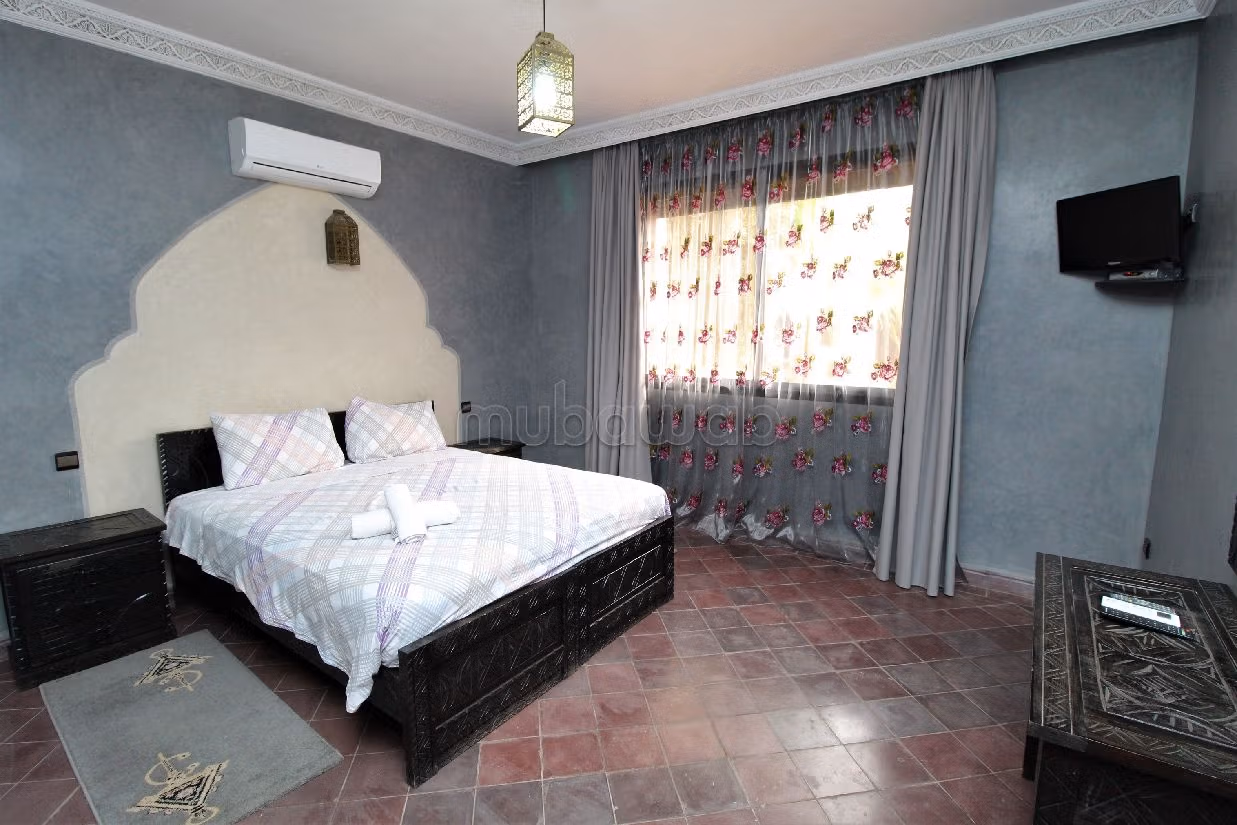 فيلا فخمة للبيع بسيدي موسى الحمري. 7 غرف جميلة. حمام سباحة و نظام تكييف للهواء. 