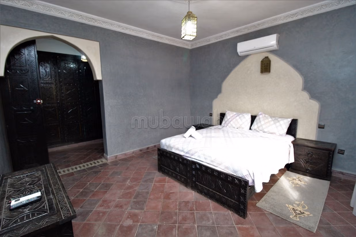 فيلا فخمة للبيع بسيدي موسى الحمري. 7 غرف جميلة. حمام سباحة و نظام تكييف للهواء. 