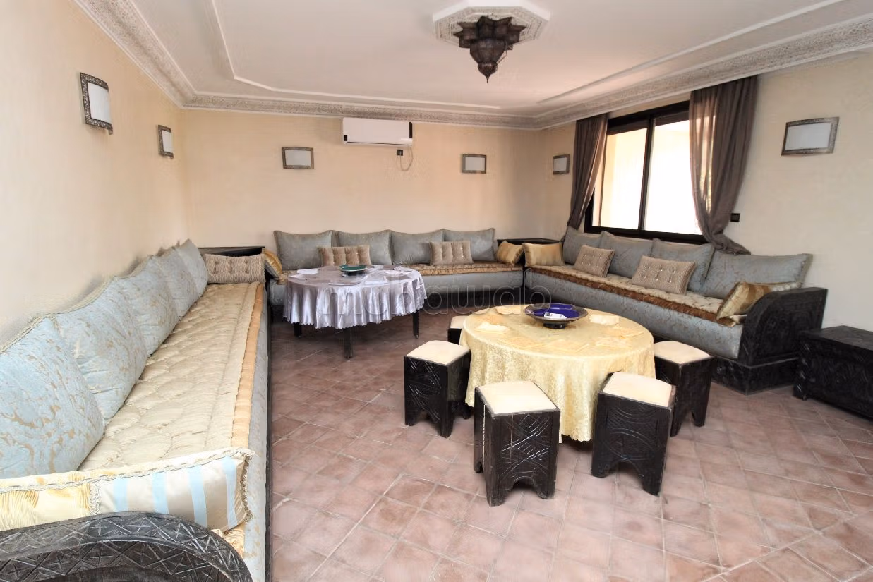 فيلا فخمة للبيع بسيدي موسى الحمري. 7 غرف جميلة. حمام سباحة و نظام تكييف للهواء. 