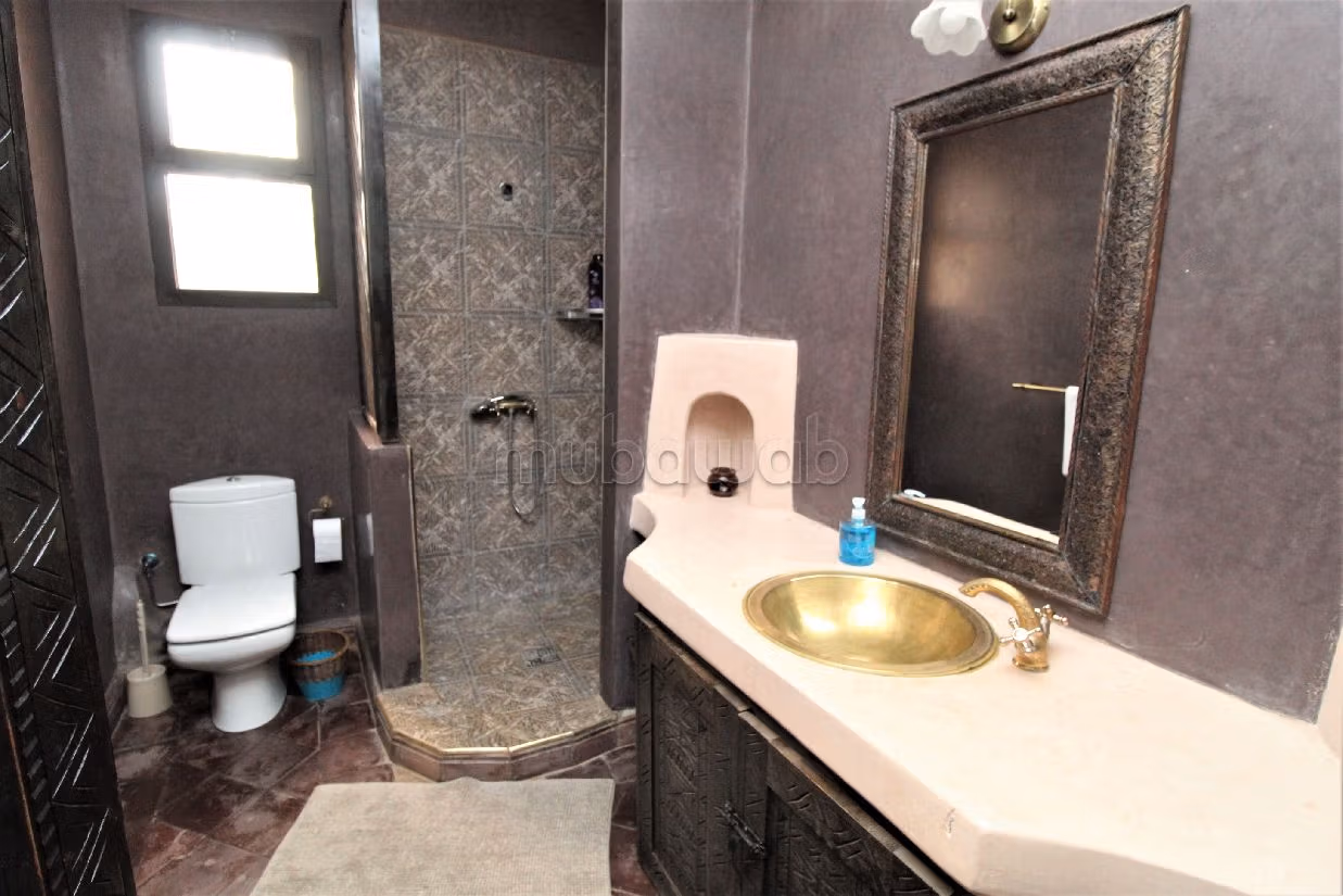 فيلا فخمة للبيع بسيدي موسى الحمري. 7 غرف جميلة. حمام سباحة و نظام تكييف للهواء. 