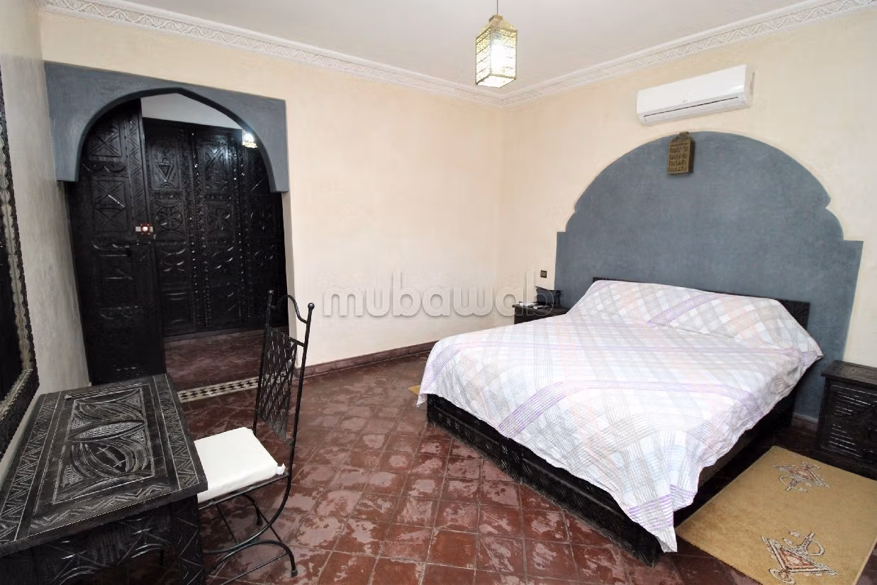 فيلا فخمة للبيع بسيدي موسى الحمري. 7 غرف جميلة. حمام سباحة و نظام تكييف للهواء. 