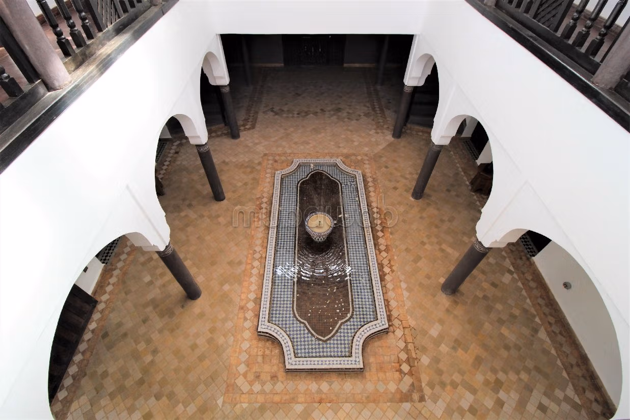 فيلا فخمة للبيع بسيدي موسى الحمري. 7 غرف جميلة. حمام سباحة و نظام تكييف للهواء. 