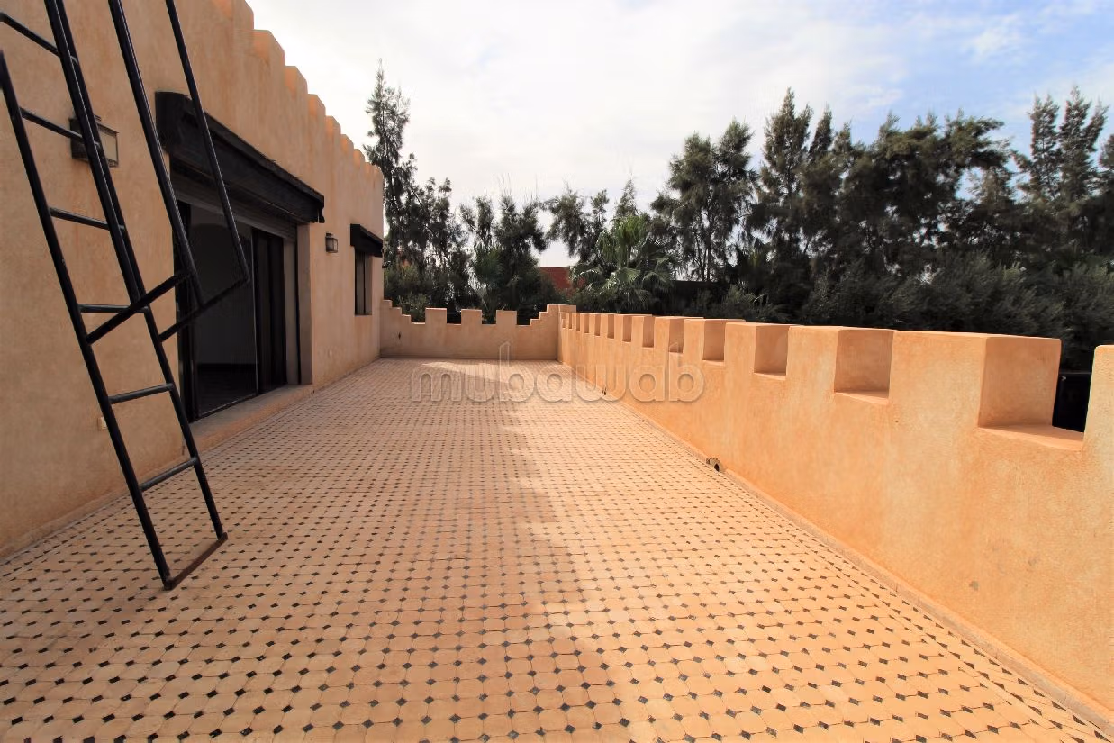 فيلا فخمة للبيع بسيدي موسى الحمري. 7 غرف جميلة. حمام سباحة و نظام تكييف للهواء. 