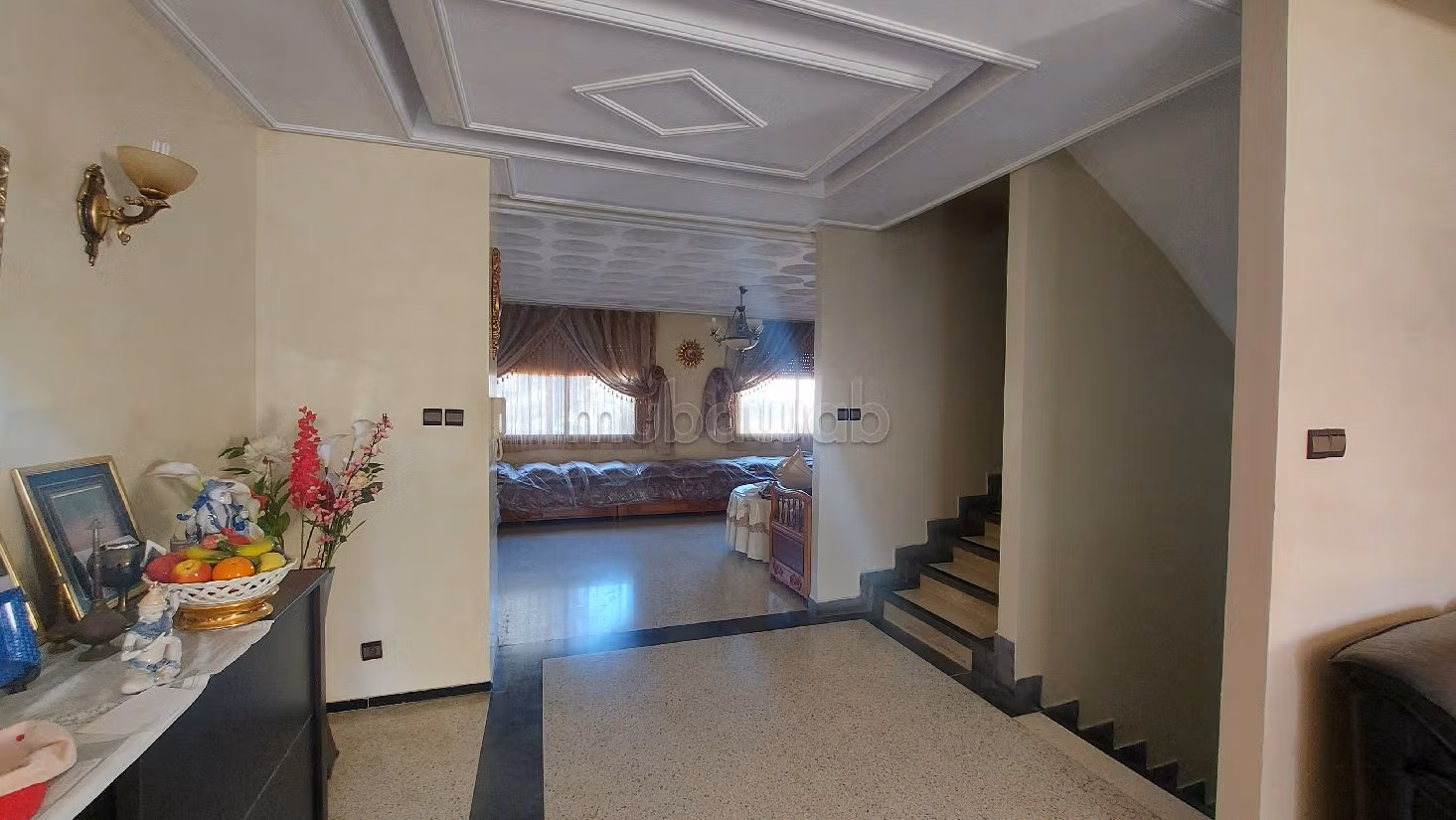 فيلا جميلة للبيع بحي السلام السيال. المساحة الإجمالية 362 م². صالون أوروبي فسيح