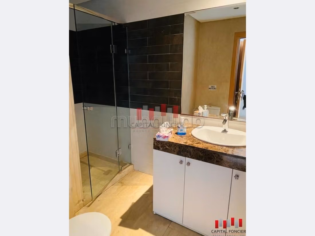 شقة رائعة للإيجار بغوثي. المساحة الإجمالية 100 م². مكيف. 