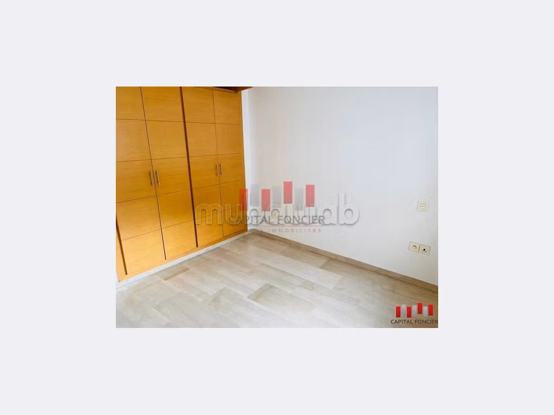 شقة رائعة للإيجار بغوثي. المساحة الإجمالية 100 م². مكيف. 