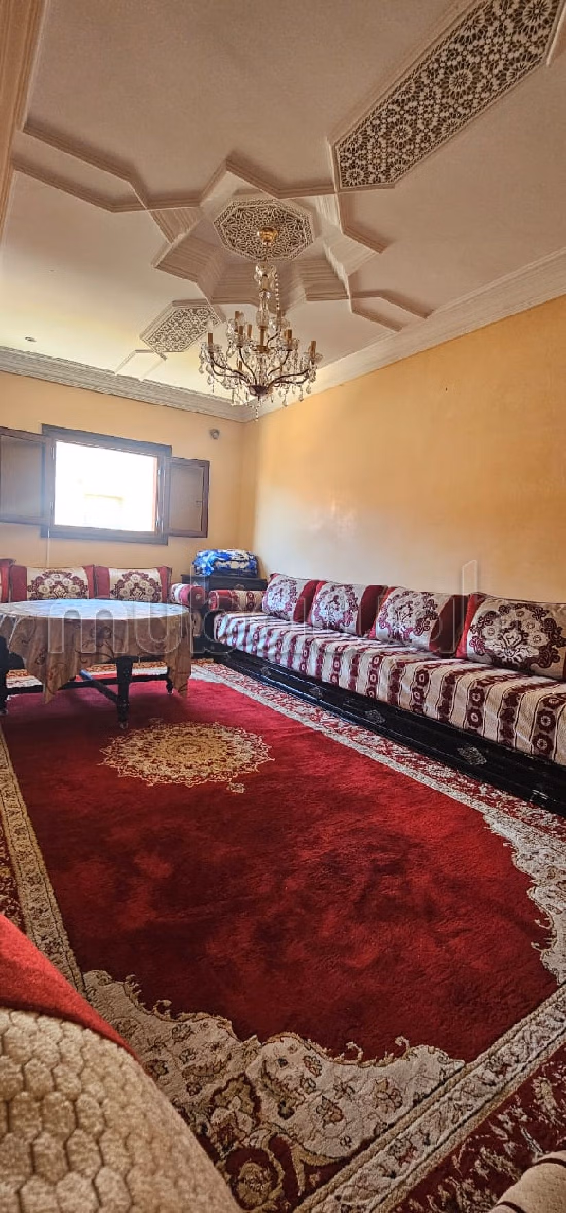 Location d'un appartement à Bab Al Bahar. Surface totale 72 m². Vue sur la mer, chauffage central. 