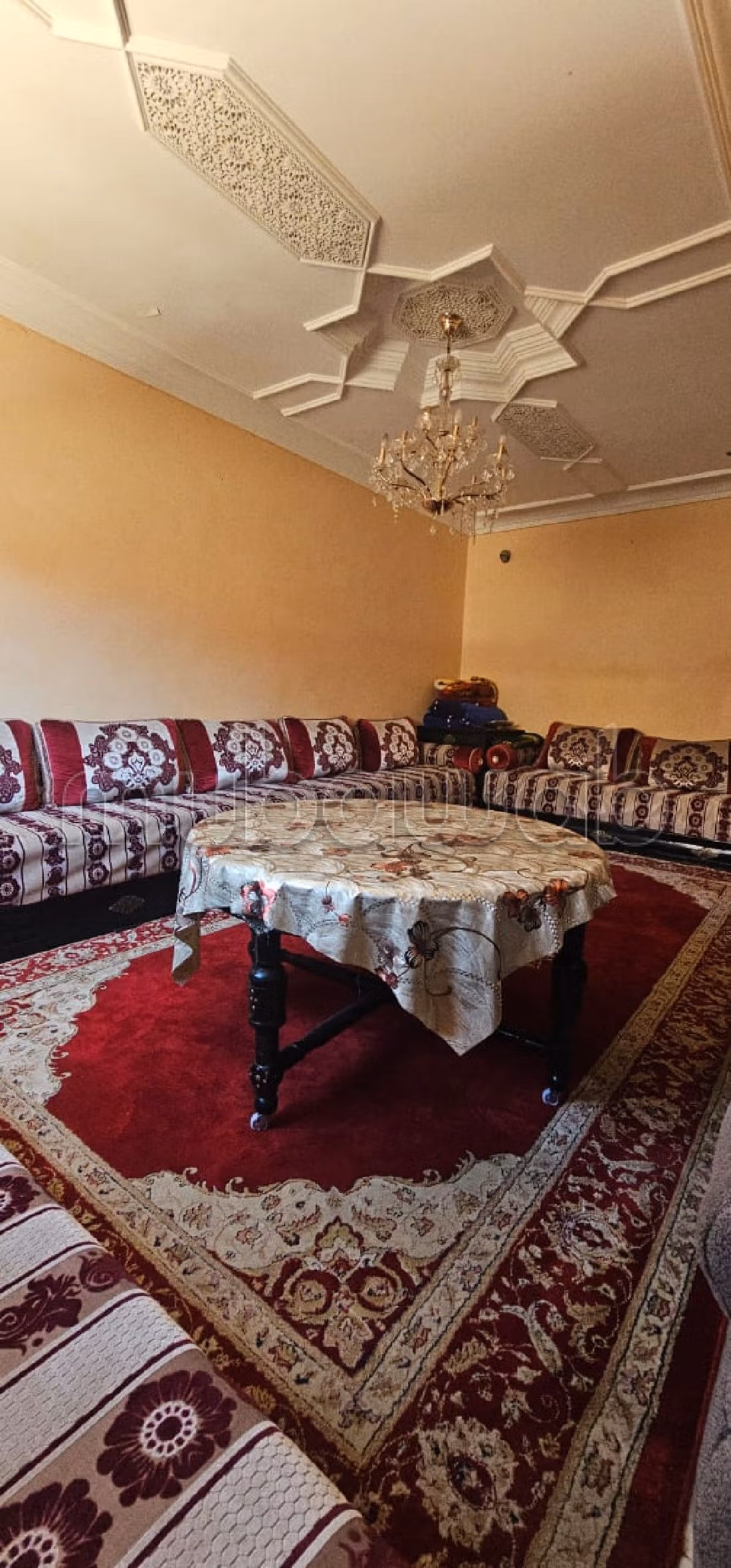 Location d'un appartement à Bab Al Bahar. Surface totale 72 m². Vue sur la mer, chauffage central. 