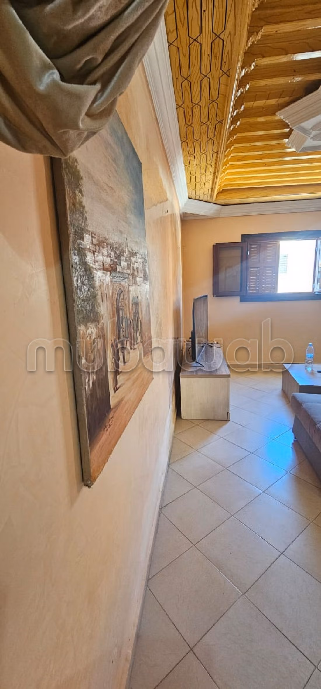 Location d'un appartement à Bab Al Bahar. Surface totale 72 m². Vue sur la mer, chauffage central. 