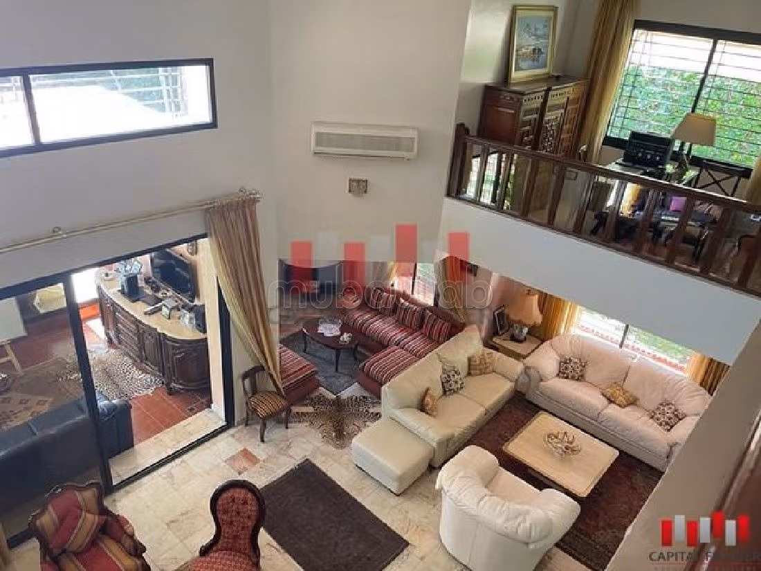 Villa's en luxe woningen kopen. 4 Slaapkamers. Zwembad aanwezig. 