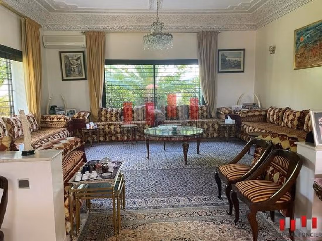 Villa's en luxe woningen kopen. 4 Slaapkamers. Zwembad aanwezig. 