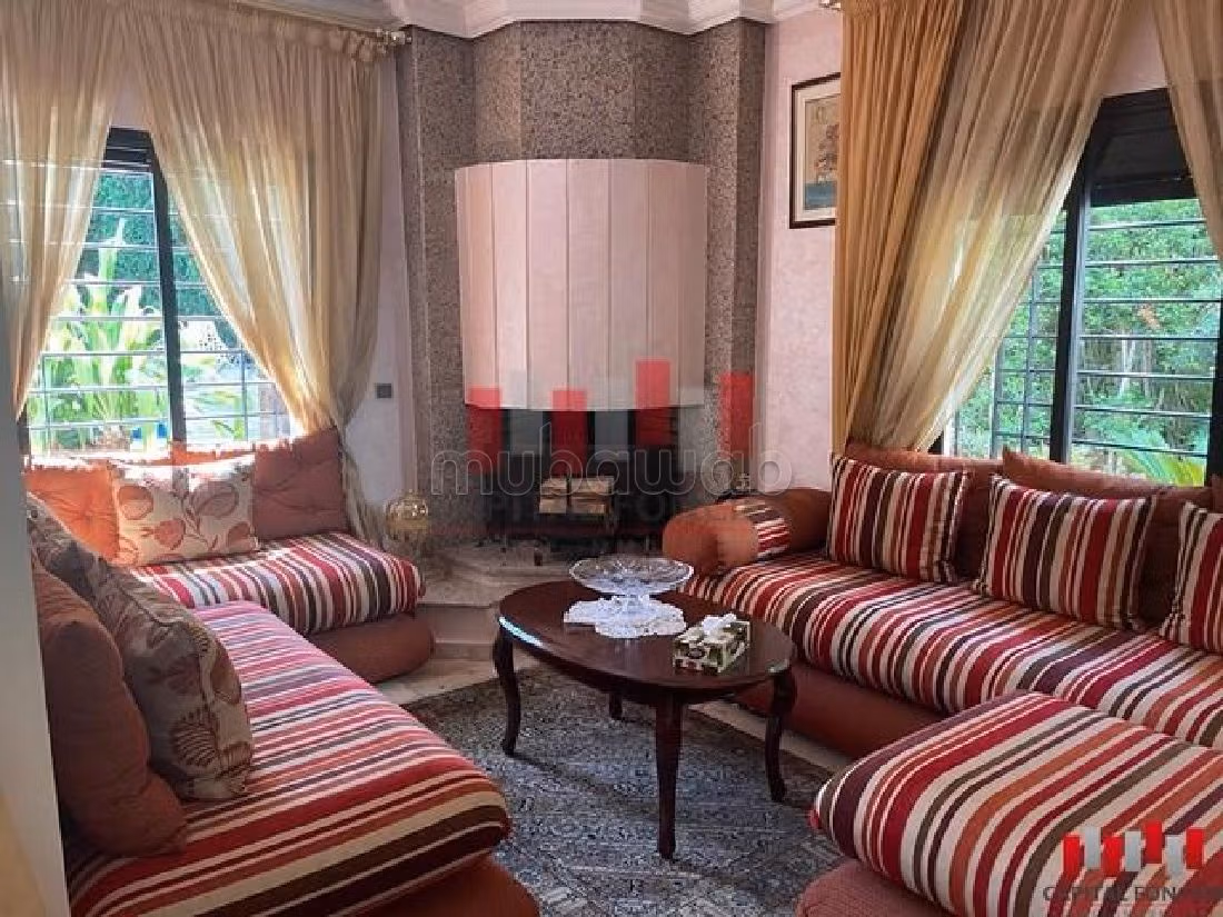 Villa's en luxe woningen kopen. 4 Slaapkamers. Zwembad aanwezig. 