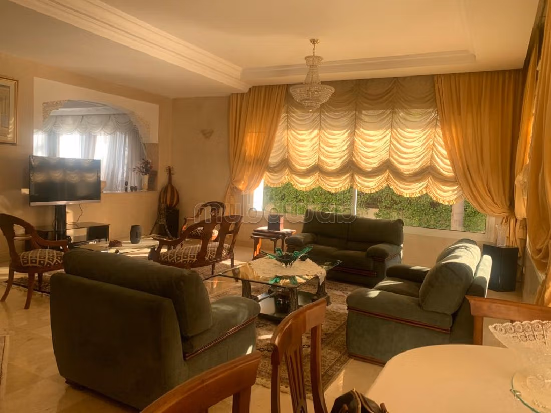 Villa's en luxe woningen te koop in Californie. 14 Ruimtes. Conciërge en airconditioning. 