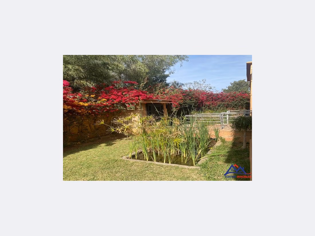 Villa's en luxe woningen beschikbaar in Route de Ouarzazate. 9 Kamers. Garage. 