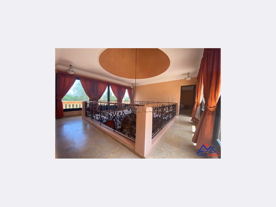 Villa's en luxe woningen beschikbaar in Route de Ouarzazate. 9 Kamers. Garage. 