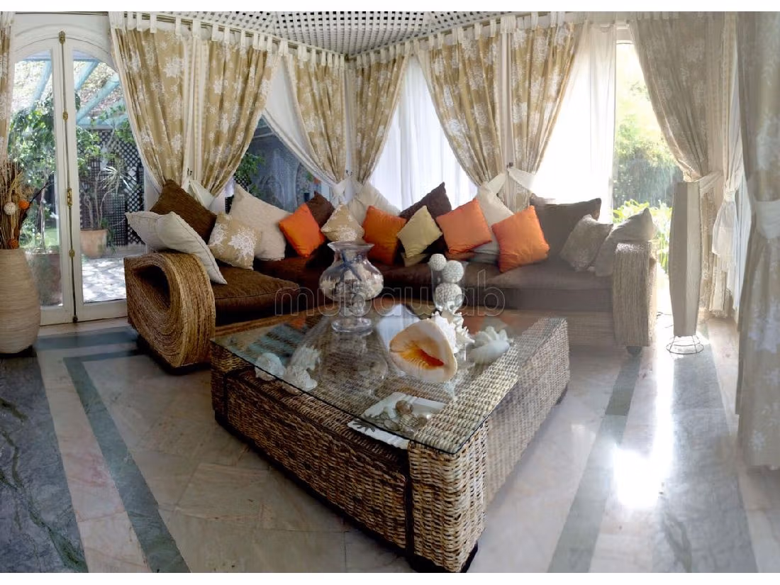 Villa's en luxe woningen om te kopen in Californie. Totale oppervlakte 1500 m². Zwembad en conciërgeservice. 