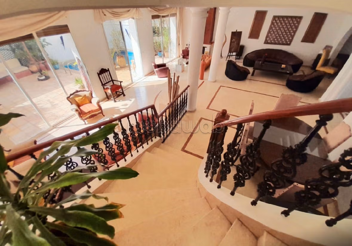 Magnifique villa à louer à Ain Diab. 4 chambres. Meublé