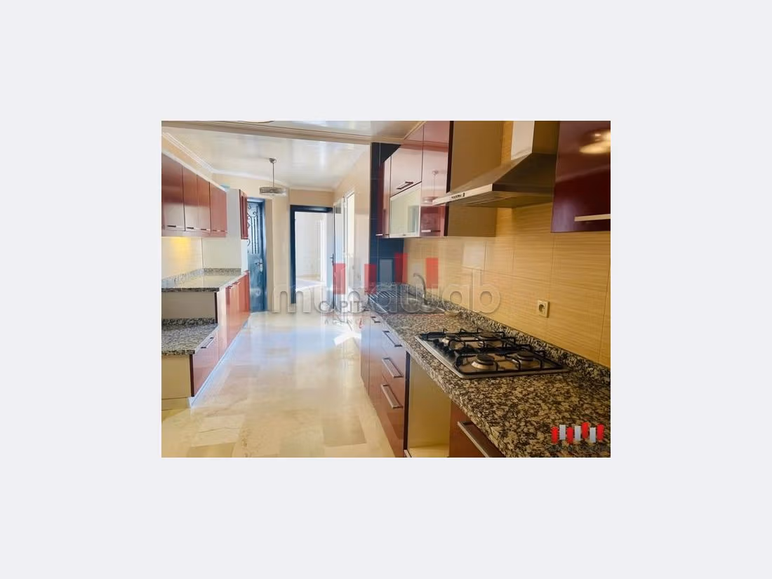 شقة رائعة للبيع براسين. المساحة الكلية 150 م². 