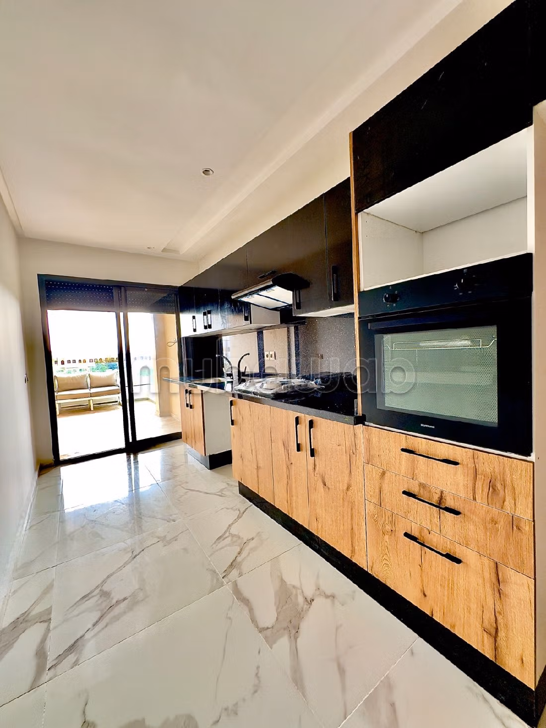 شقة رائعة للبيع بسيدي رحال. المساحة الإجمالية 125 م². حمام سباحة و نظام تكييف للهواء. 