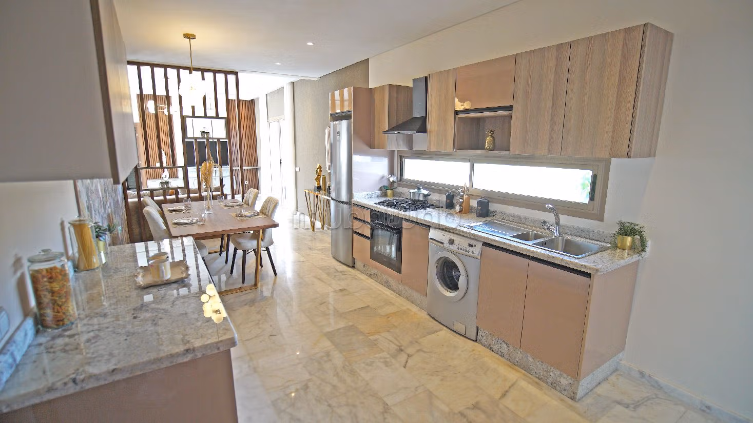 شقة للبيع بوسط المدينة. 2 غرف رائعة. مصعد. 