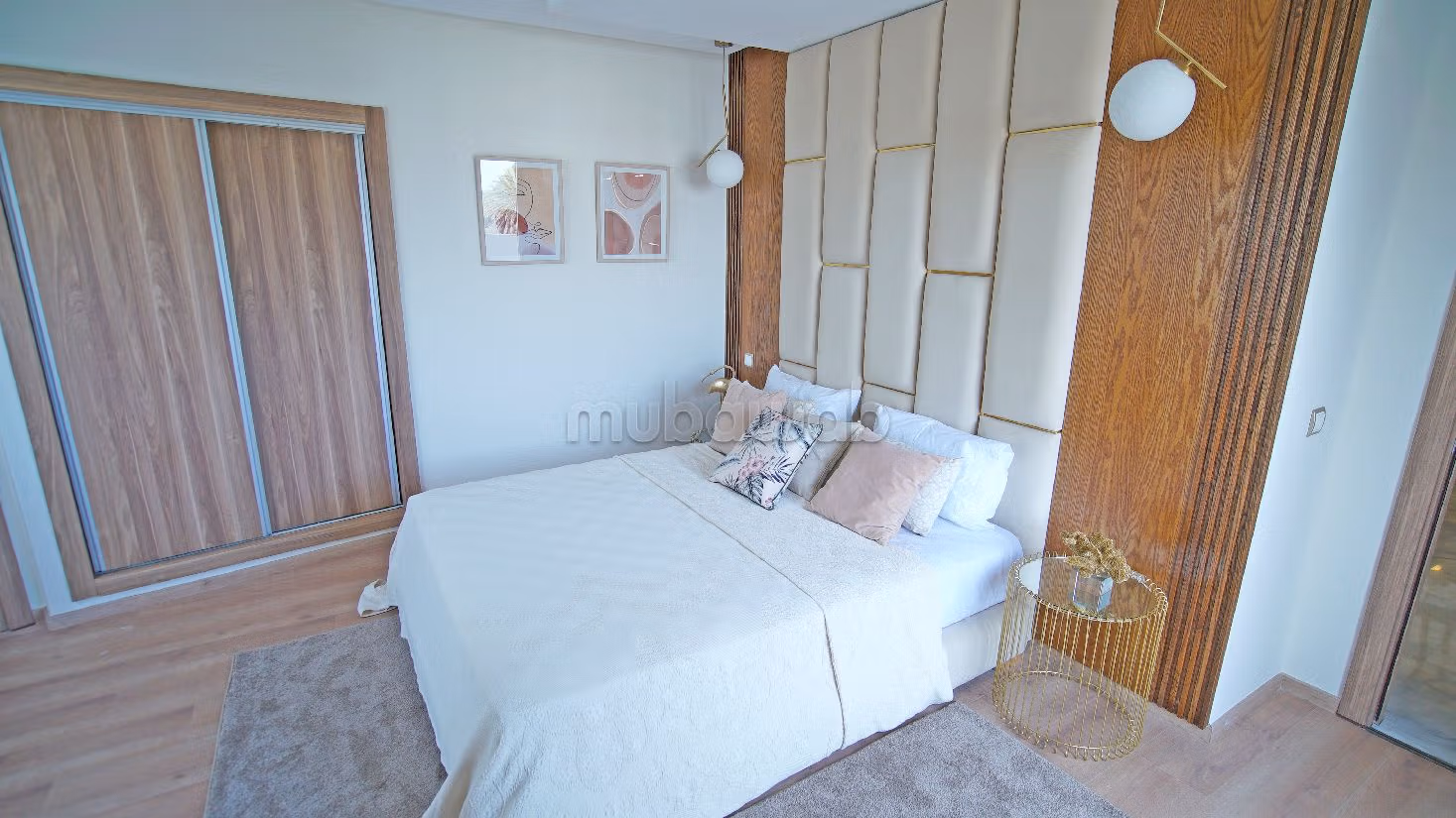 شقة للبيع بوسط المدينة. 2 غرف رائعة. مصعد. 