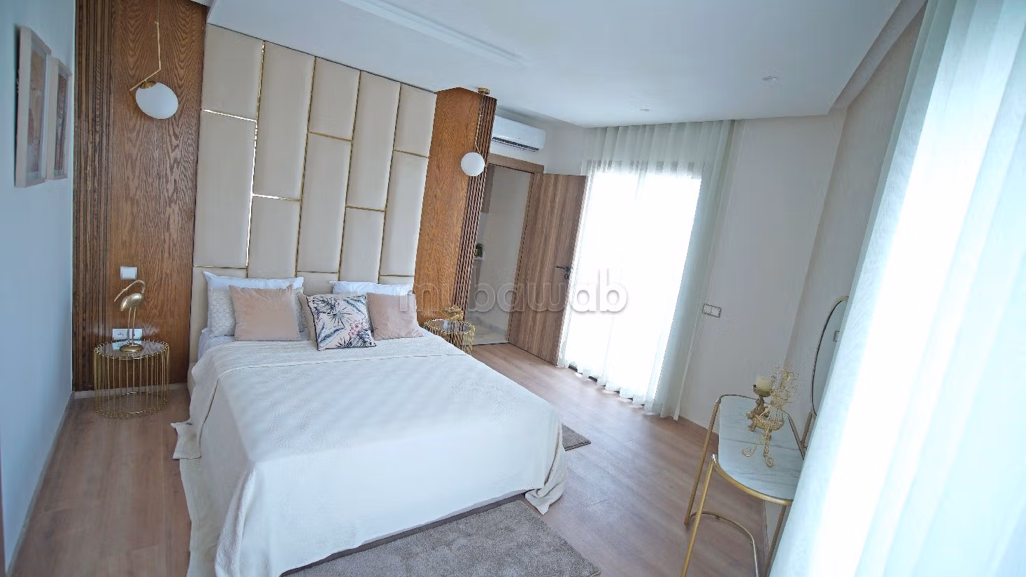 شقة للبيع بوسط المدينة. 2 غرف رائعة. مصعد. 