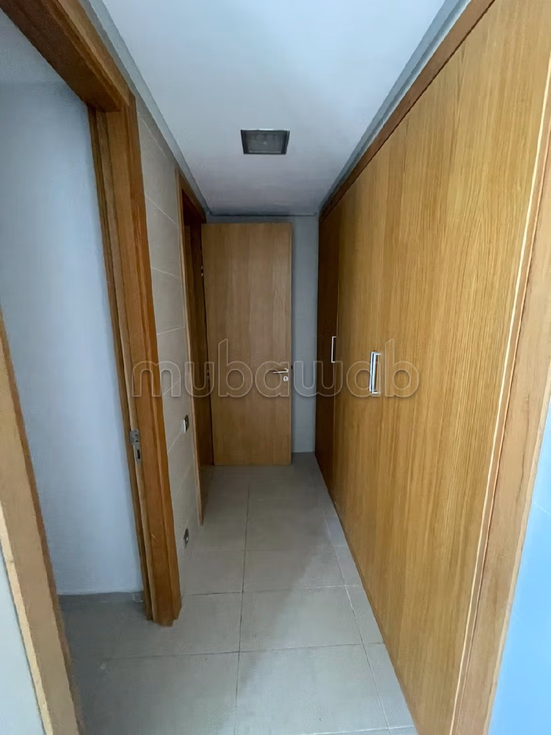 Apartment for rent in Souissi. Total area 360 m². No Lift, Balcony. 
