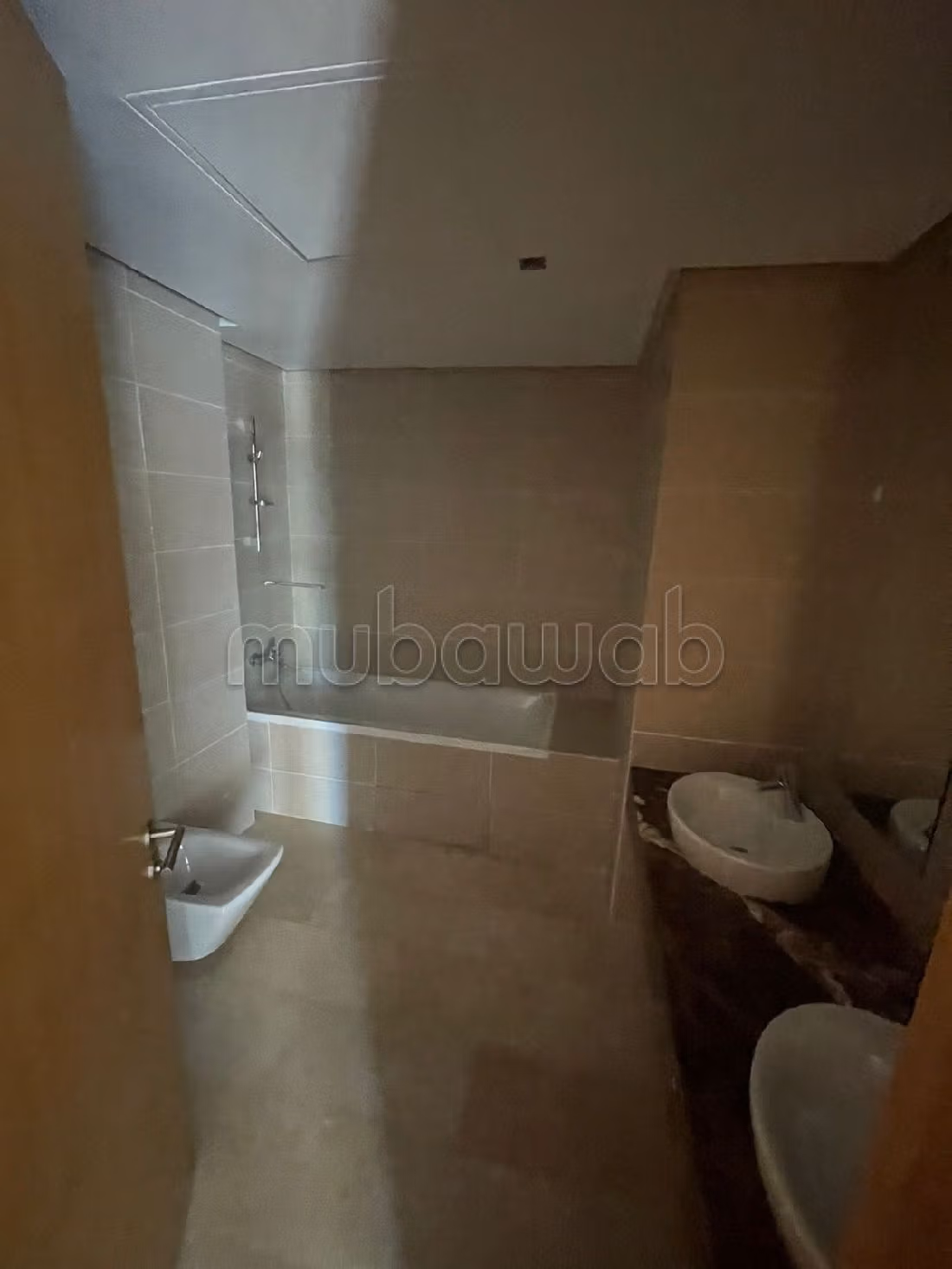 Apartment for rent in Souissi. Total area 360 m². No Lift, Balcony. 