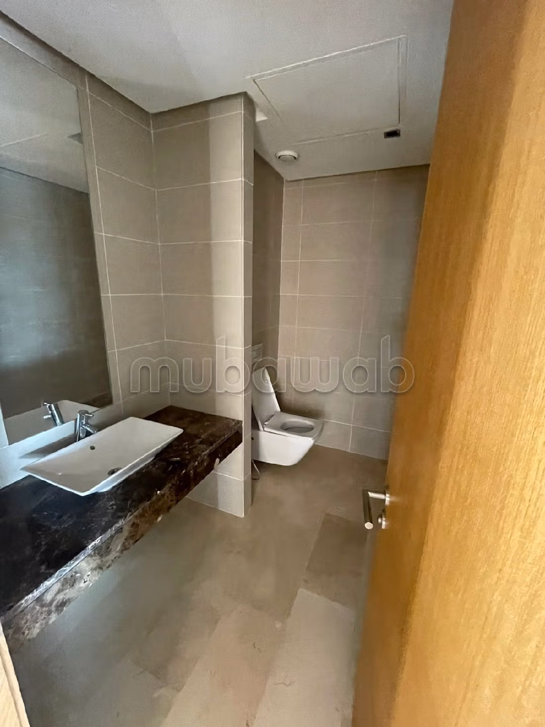 Apartment for rent in Souissi. Total area 360 m². No Lift, Balcony. 