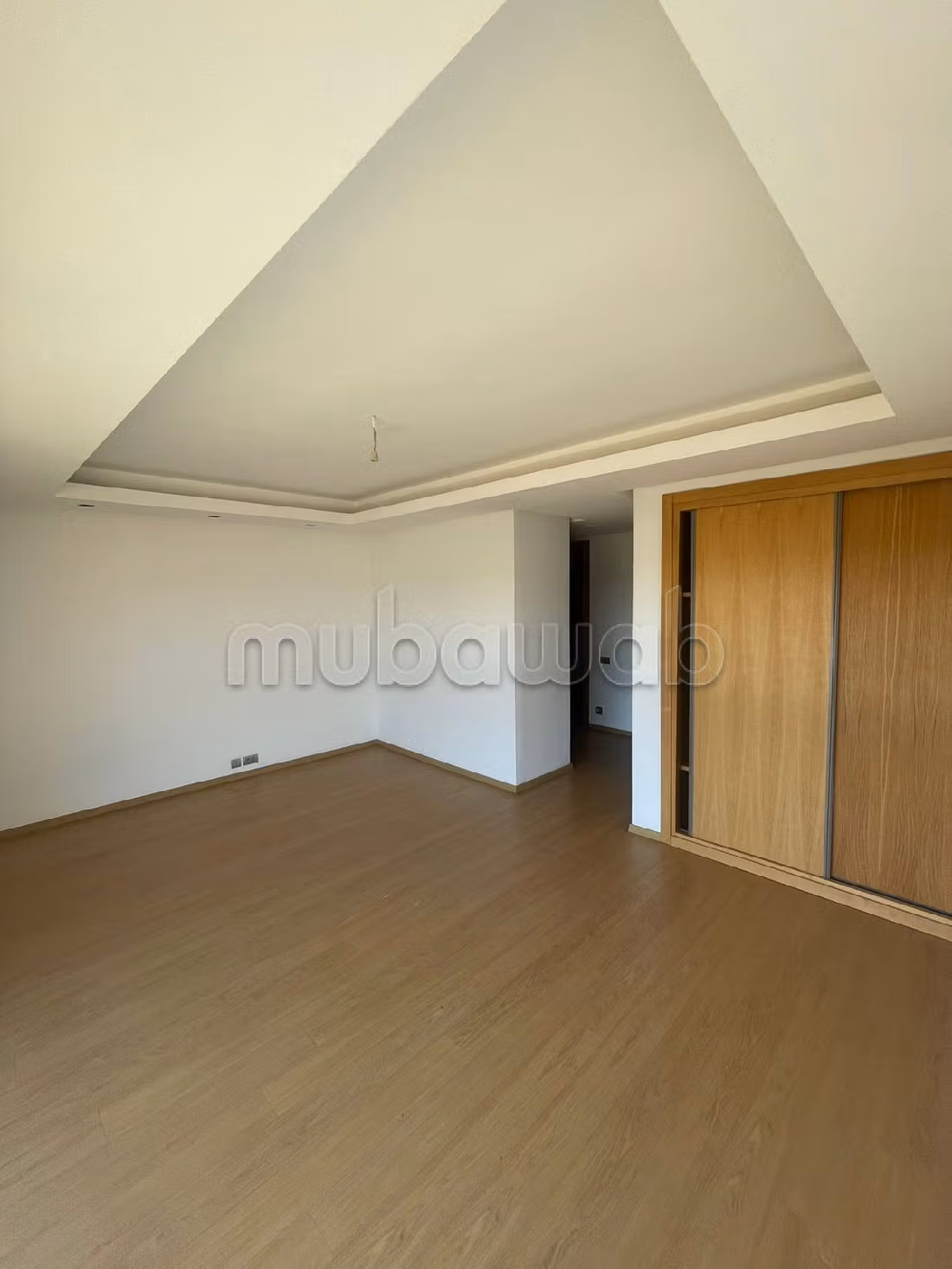 Apartment for rent in Souissi. Total area 360 m². No Lift, Balcony. 