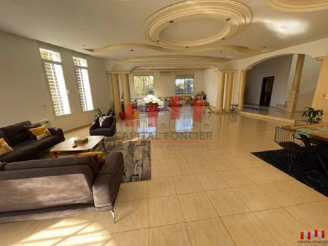 Straordinaria villa in affitto a Californie. Superficie totale 1150 m². 