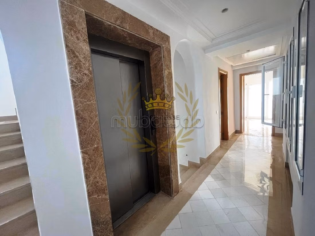 Fabulous villa for rent in La Marsa. 4 lovely rooms. Gardeners, Large terrace. 