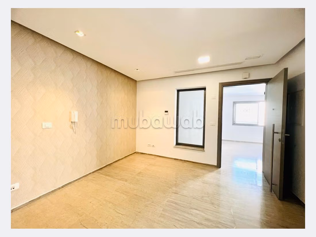 Offices for rent in Les Berges Du Lac 2.3 rooms. Thermal insulation and soundproofing, Air conditioning installation