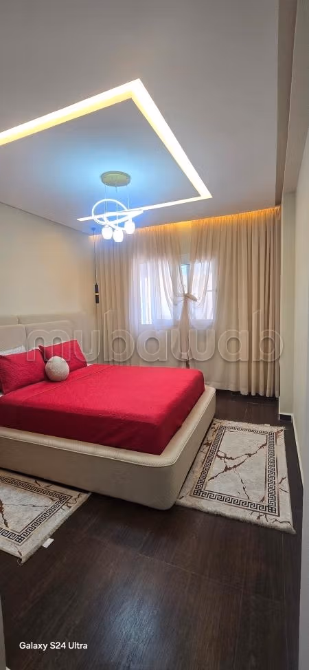 Bellissimo appartamento in affitto a Bab Al Bahar. 2 camere da letto. Ambiente tranquillo con vista sul mare e doppi vetri