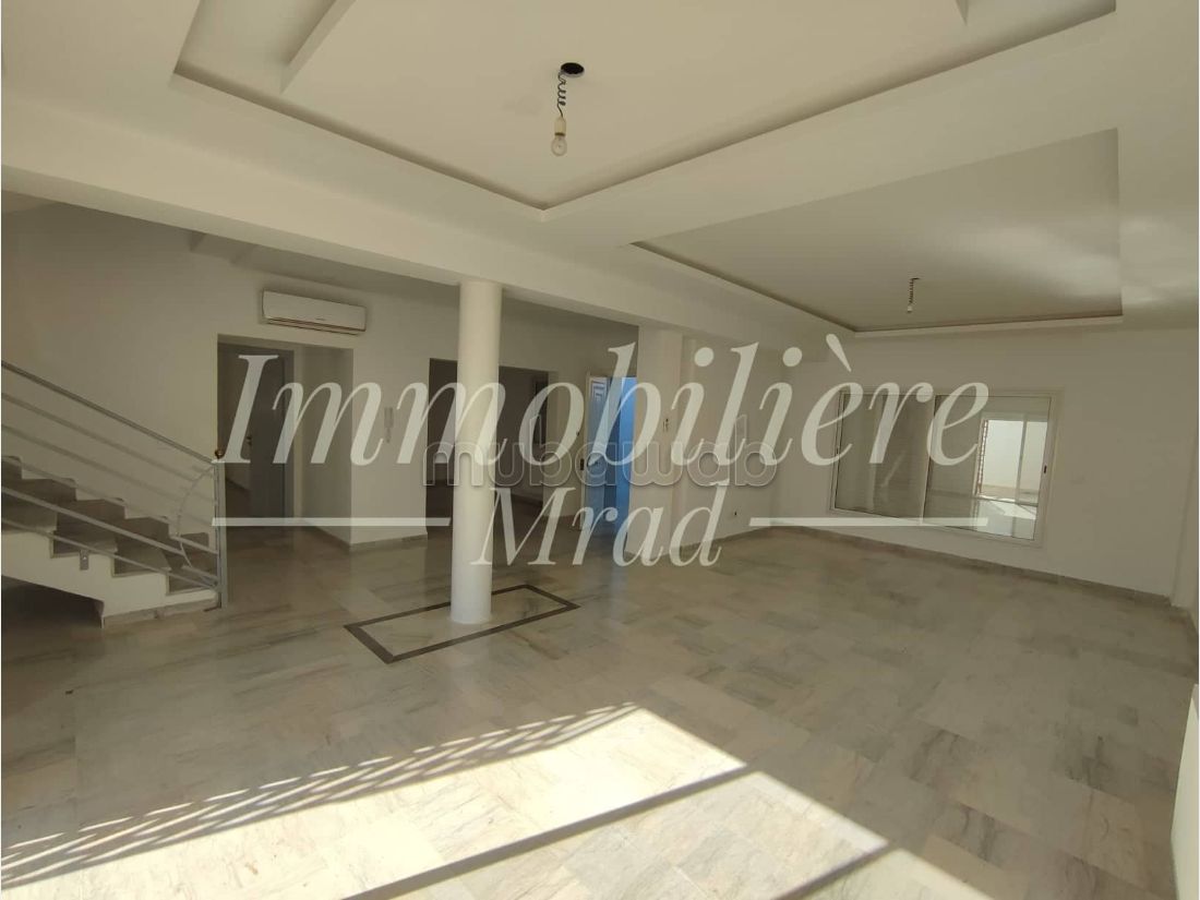 Fabulous villa for sale in Hammamet Nord. 5 comfortable rooms. Fully